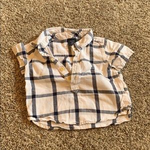 Baby gap 6-12 half button up shirt